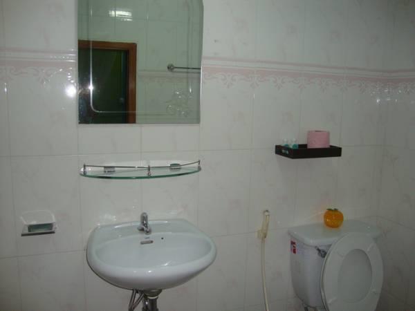 Alibi Guesthouse Phnom Penh Exterior photo