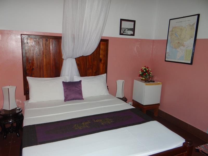 Alibi Guesthouse Phnom Penh Exterior photo