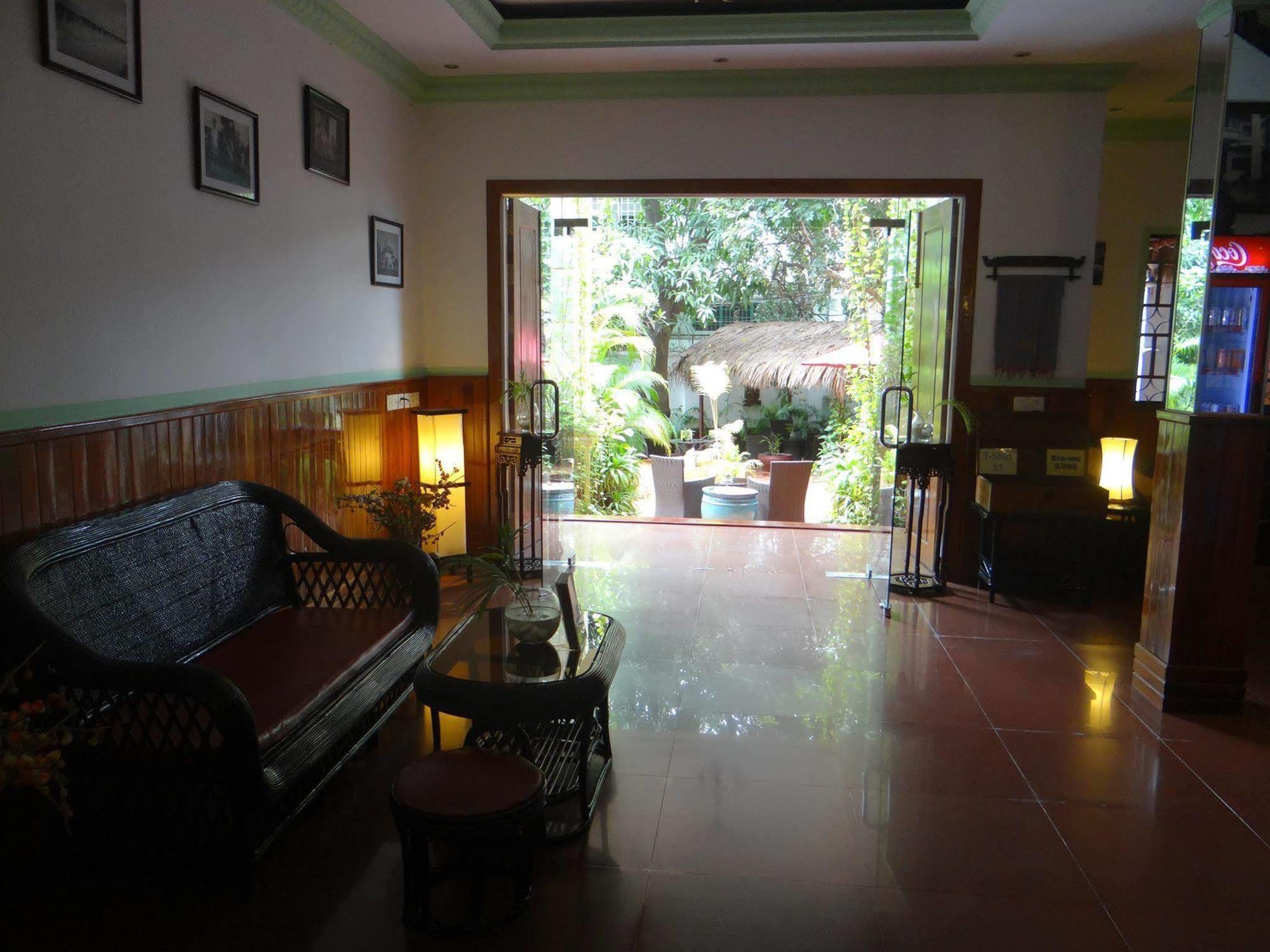 Alibi Guesthouse Phnom Penh Exterior photo