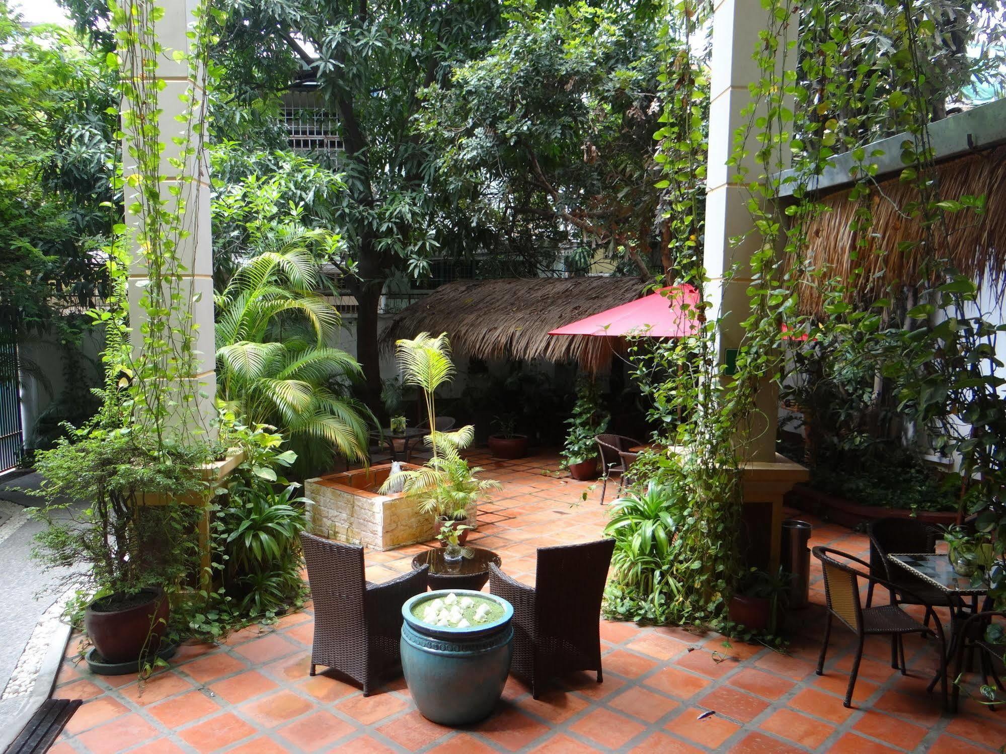 Alibi Guesthouse Phnom Penh Exterior photo