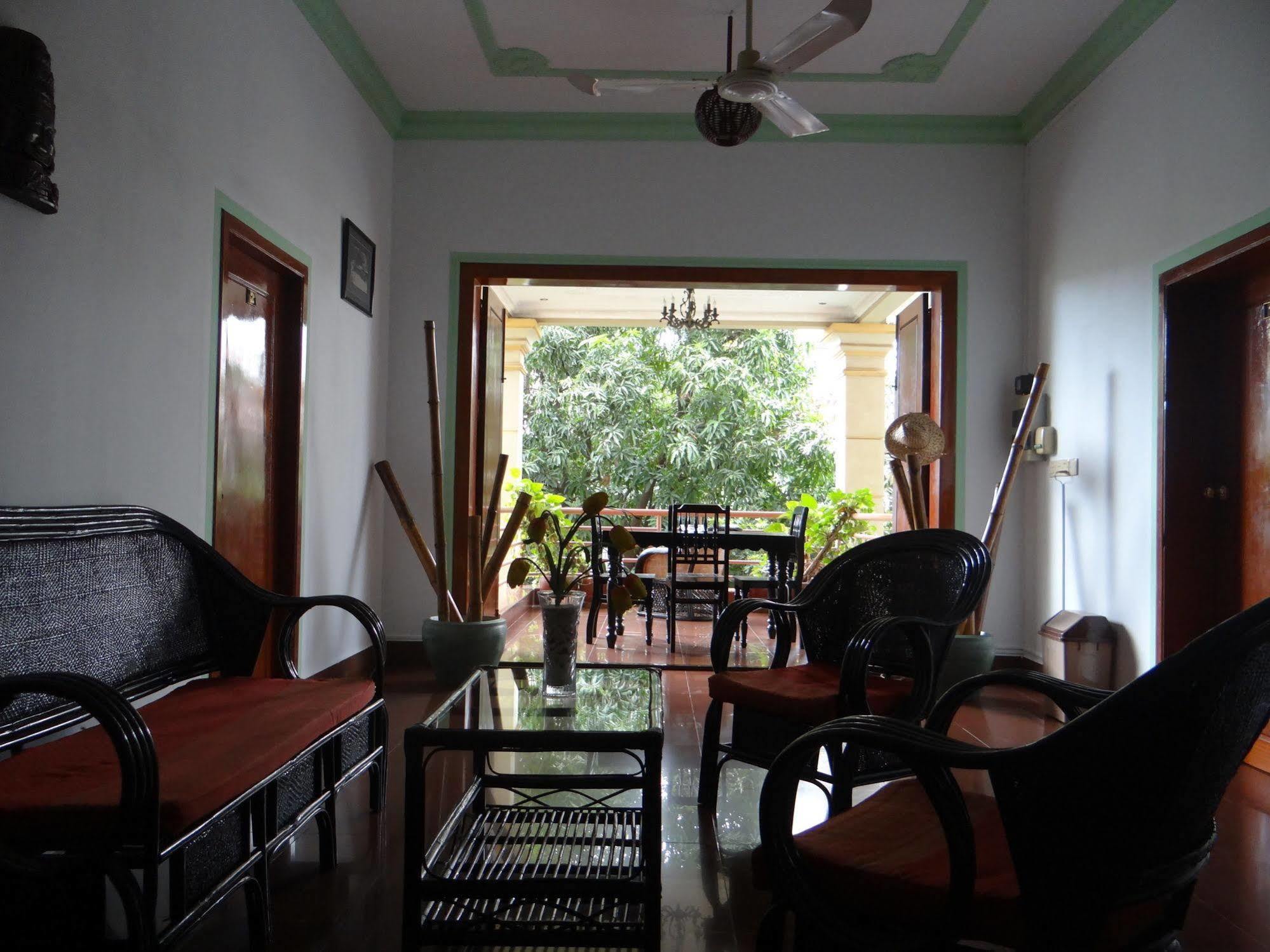 Alibi Guesthouse Phnom Penh Exterior photo