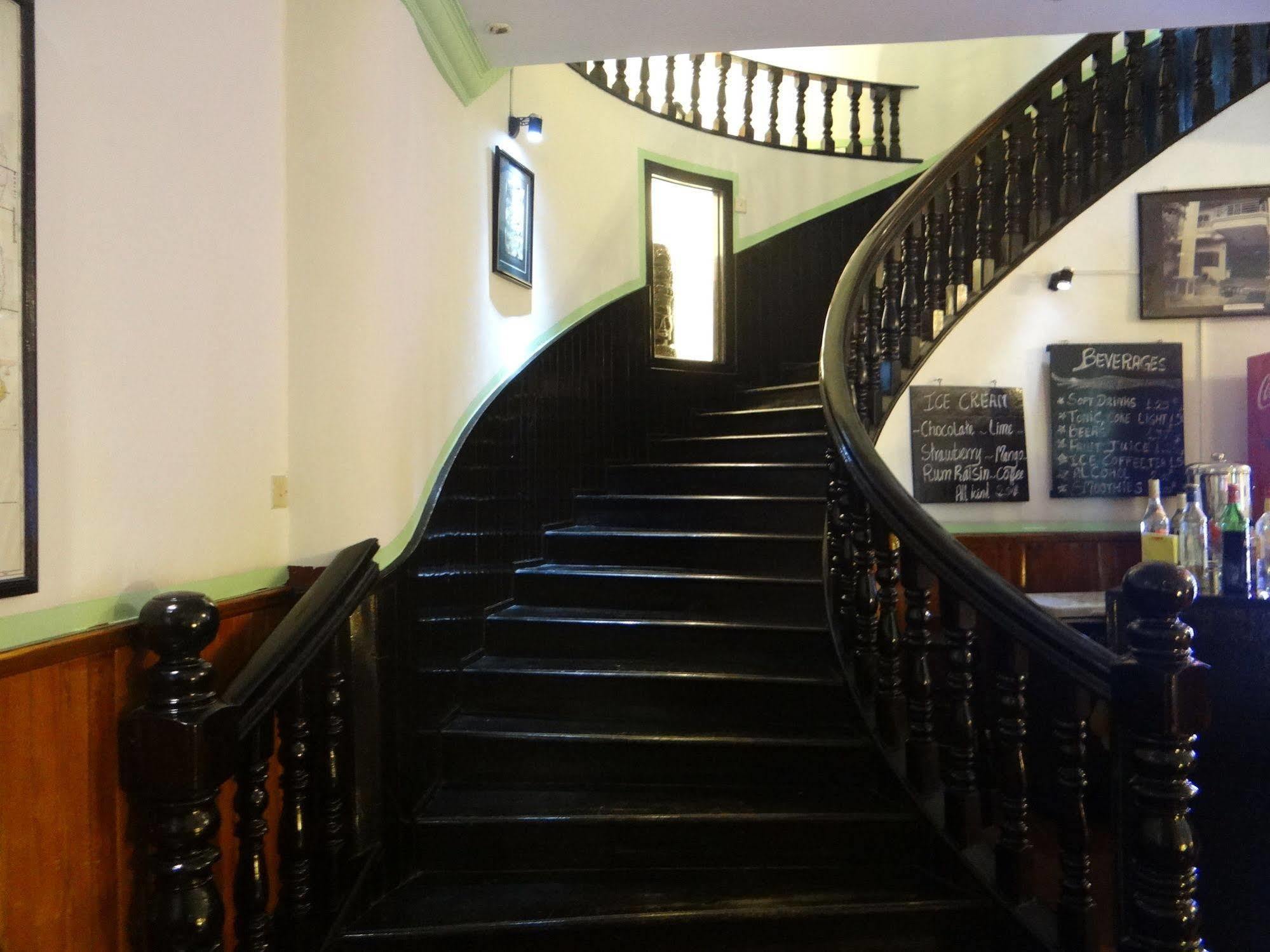 Alibi Guesthouse Phnom Penh Exterior photo