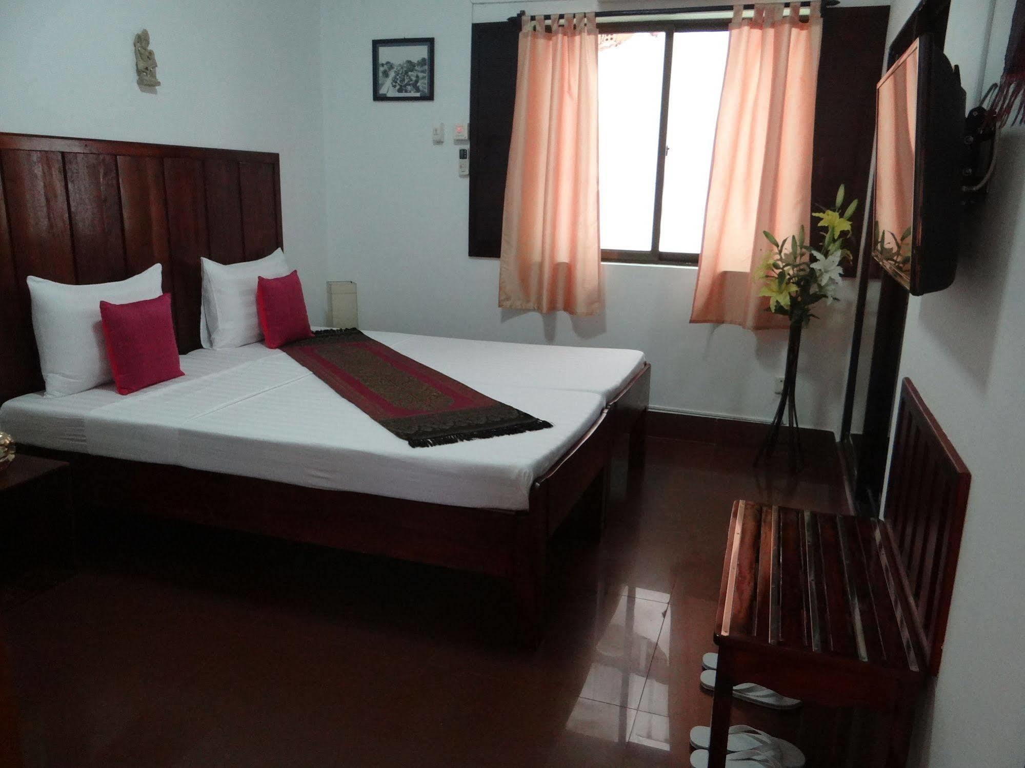 Alibi Guesthouse Phnom Penh Exterior photo