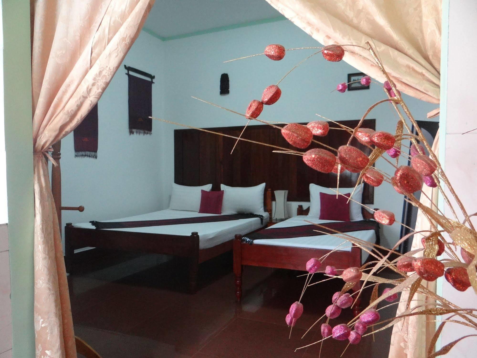 Alibi Guesthouse Phnom Penh Exterior photo