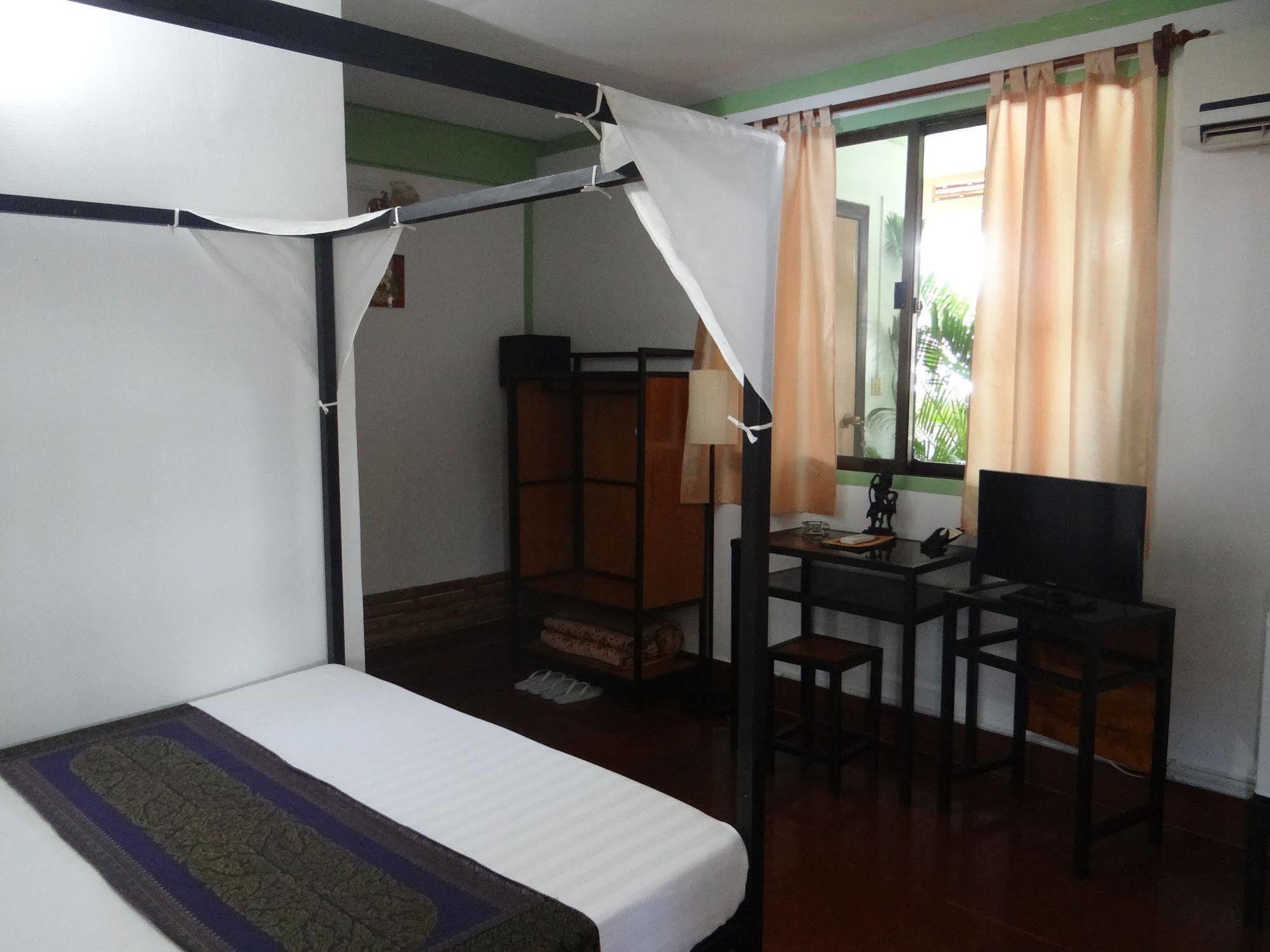 Alibi Guesthouse Phnom Penh Exterior photo